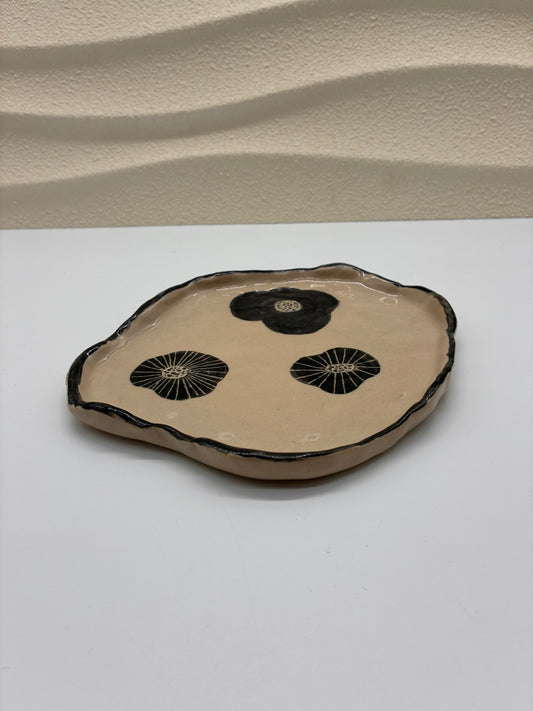 Shapless Black Plate