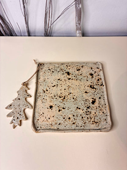 This handcrafted stoneware napkin holder combines timeless design with everyday practicality. Made by hand, each piece features subtle variations that highlight its artisanal character. Both decorative and functional, it adds a refined, natural touch to the table or countertop while keeping napkins neatly in place.